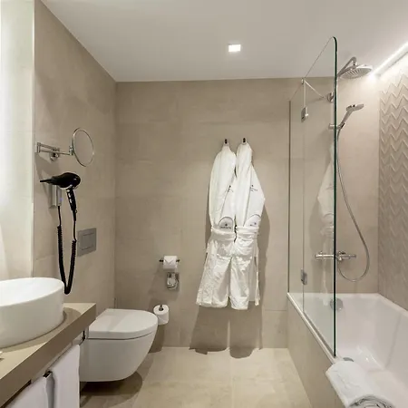 Hotel Nh Collection Bavaria 4*