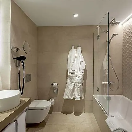 Hotel Nh Collection Bavaria 4*