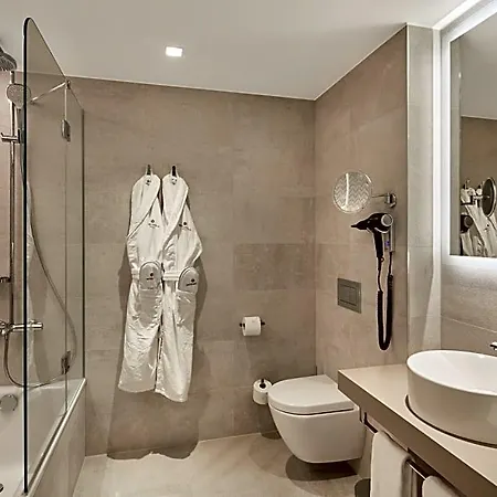 Hotel Nh Collection Bavaria 4*